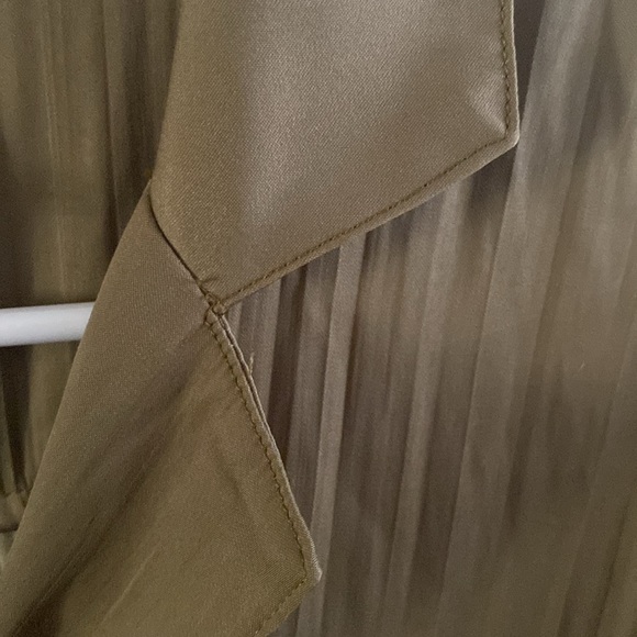 Anthropologie size medium Olive green two pocket collared blouse - Picture 8 of 8